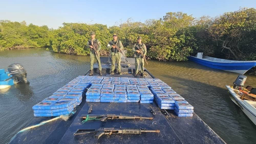 Operación Relámpago del Catatumbo incauta  300 panelas de cocaína y armamento en Zulia