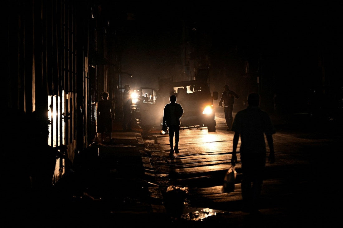 Millones de cubanos pasan su segunda noche sin corriente eléctrica