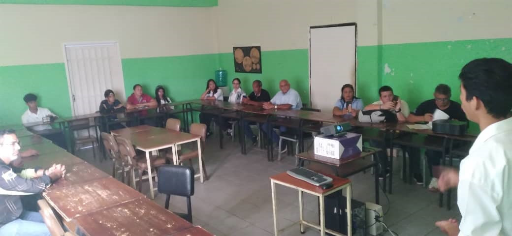 Centro de Tecnología Udo Bolívar realizó charla sobre IA en su 50 Aniversario