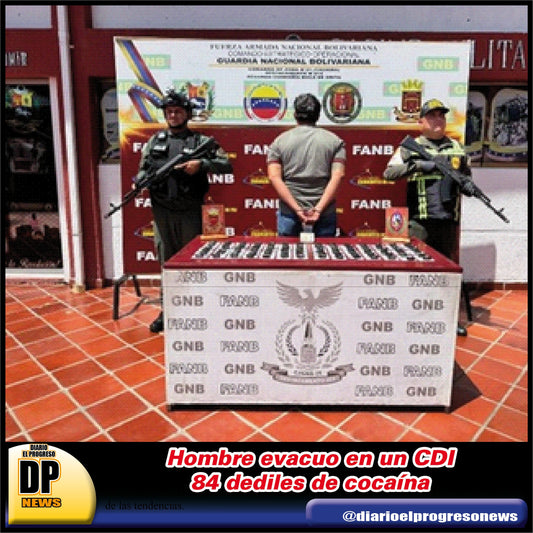 Hombre expulsó en un CDI 84 dediles de cocaína