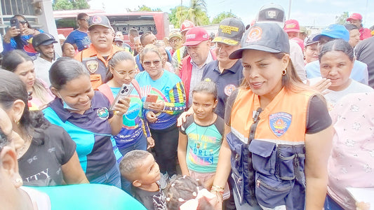 Gobernadora del estado Bolívar atendió afectados por crecida del río Orinoco