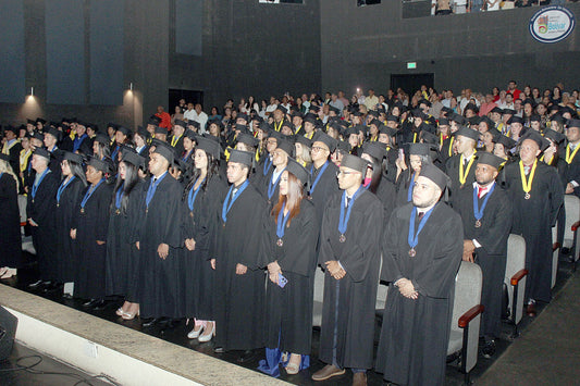 Udo Bolívar impuso medallas a 219 graduandos  en primera gala del 2025