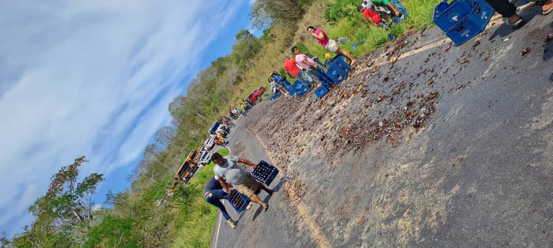 Un accidente de tránsito se registró ayer sabado en la carretera nacional Troncal 10, al sur del estado Bolívar, a la altura de El Cintillo