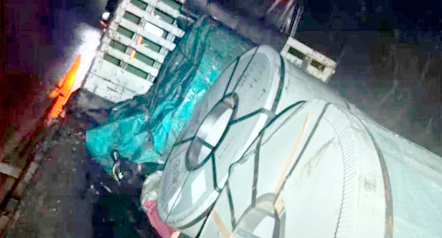 Familia venezolana murió aplastada mientras viajaban de polizones en un camión de carga