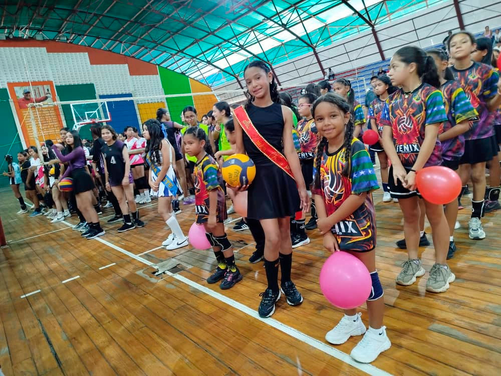 Inaugurado el 1er Torneo Comunal de Voleibol Sala Femenino 2025